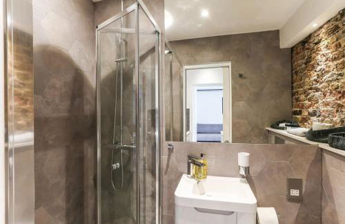 Perfect studio 5 minutes to tube- Basement - Foto 7