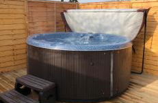 GROOMS COTTAGE OUTSIDE HOT TUB - Foto 9