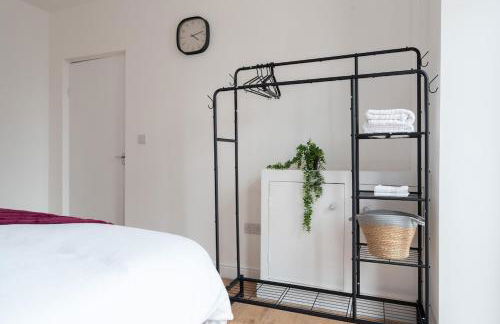 Entire 4 Bedroom house in Bootle Liverpool-Ideal for contractors, family and group-Free Parking & Free internet-Sleeps 7 - Foto 33