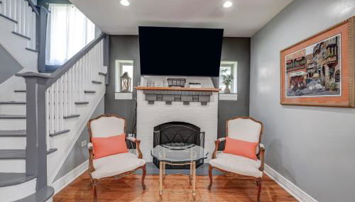 Spacious 5-BR House near Transit w Parking - Foto 5