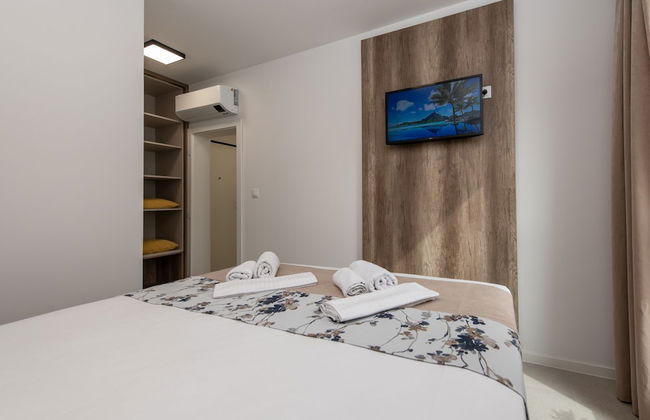 Apartments Mare B with pool - Photo 26