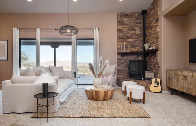 Desert Stone by Avantstay Contemporary Desert Oasis With Pool & Hot Tub - Photo 10