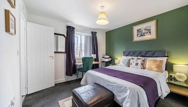 Cozy 4 Bedroom Home in Walsall, Free Parking, EVC, WIFI, 30 days 10 percent off - Foto 2, Imagem principal
