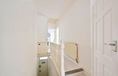 2-Bed, Sleeps 8 in Leyton E10, Near Stratford - Foto 16