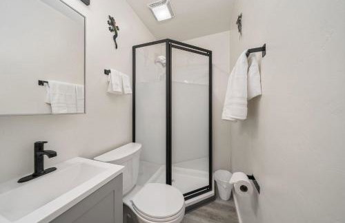 3BR 2BA Cozy Home with Jacuzzi Near Downtown - Foto 22