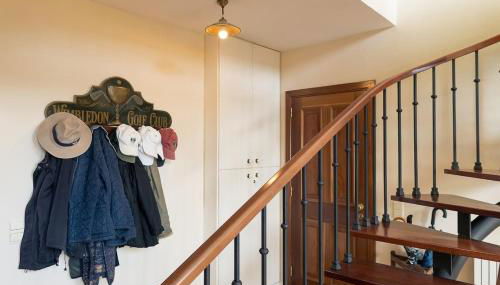 Luxury VILLA CAMÉLIA. Mountains, golf, horses, levada walks. - Foto 4, wardrobe