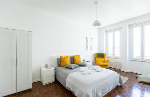 Ambassador Balcony Suites - Photo 6