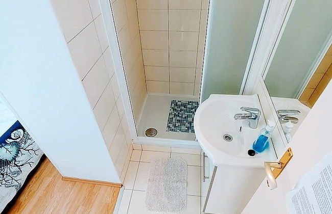 Sea-view Apartment - Sleeps 4, Parking & Balcony - Foto 15