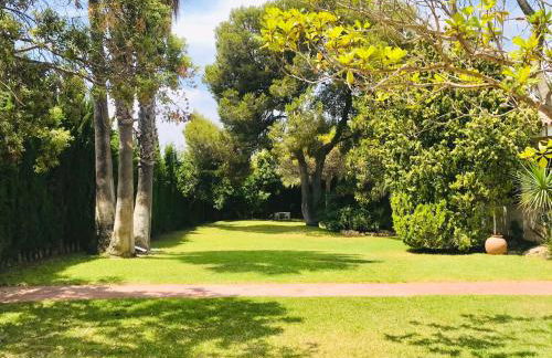 Casa mediterránea con gran jardín y piscina a 500 m de la playa - Foto 62
