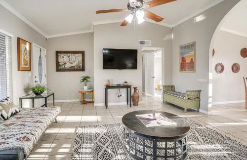 8 Mi to State Farm Stadium Glendale Home with Grill - Foto 5