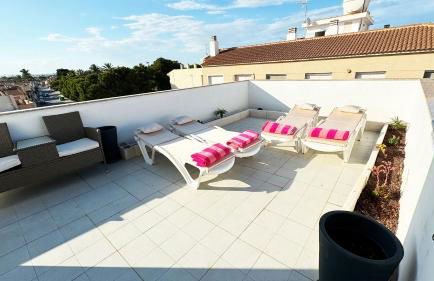 Low Price Modern Apartment Aircon & Filter Water - Foto 28