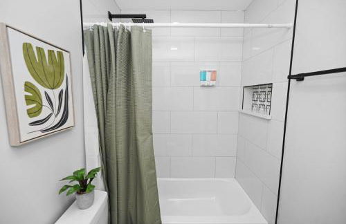 Cozy 3BR Retreat Sleeps 8 with Free Parking Near University of Illinois Chicago, Medical District & West Loop - Foto 20