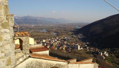 A stone tower 1 - Foto 2