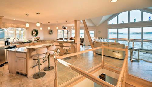 Luxurious Oceanfront Flanders Bay Home with Kayaks! - Foto 4