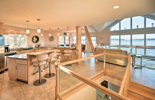 Luxurious Oceanfront Flanders Bay Home with Kayaks! - Foto 4