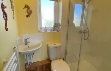 Honeycomb Cottage - a quiet, charming, cosy retreat in the countryside only 2 miles from one of Cornwall's best beaches - Photo 4