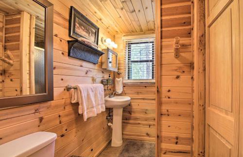 Fire Pit and Hot Tub Lakeside Cabin on 2 Acres! - Foto 44