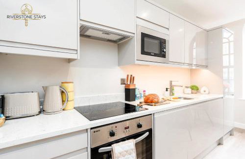 King Size Bed, City Centre, Long Stay Offers, Fast Wifi, Fully Equipped Kitchen, Dedicated Work Place - Foto 25