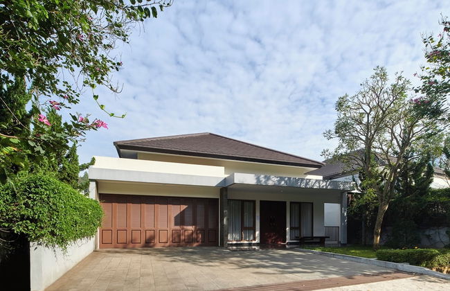 Chamomile Hill View 6BR Villa pool and movie room - Photo 37