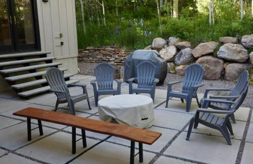 25-Bed, Amenity-Rich Estate in a Private Forest - Foto 11