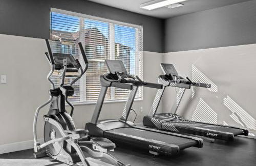 Deluxe 2BR Near Amp, Culture & Walmart wPool - Photo 14