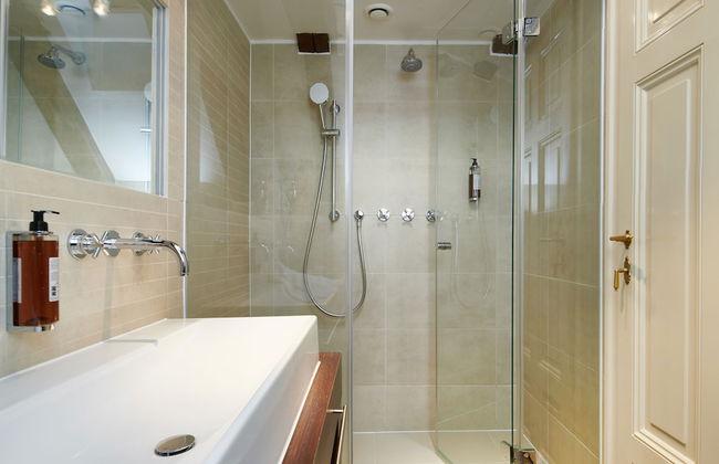 Golden Angel Suites by Adrez Living - Photo 58