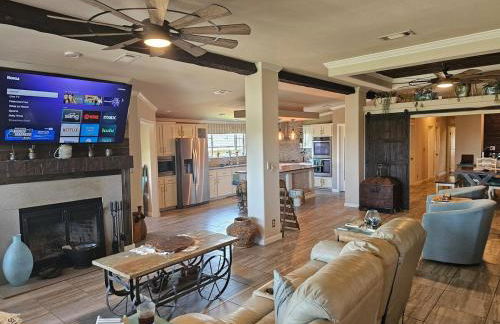 Huge 3k SQ FT Waterfront Home - Photo 5