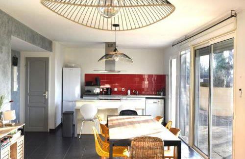 Grande Maison Familiale Premium Super Calme - Piscine - Jacuzzi - Salle de Jeux - Idéalement Située - Gd Jardin Sans aucun vis à vis - Foto 35