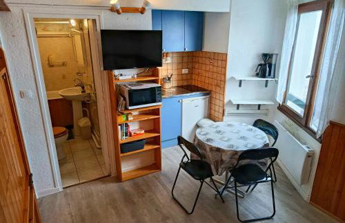 Charmant studio accès direct aux pistes et GR10, vue sur la vallée - Foto 1