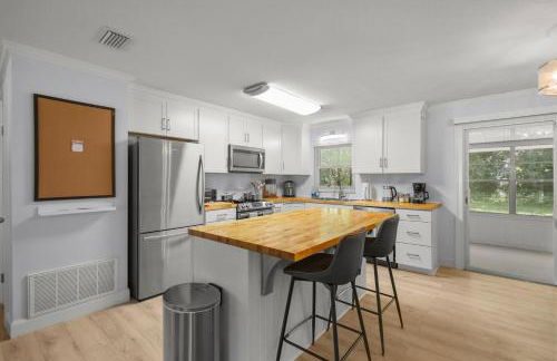 Cozy 4BR King Suite Home by WEC & Downtown! - Foto 9