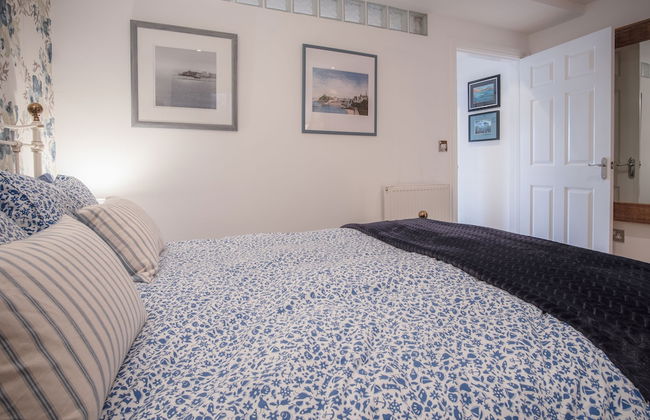 Goscar Court - 1 Bedroom Apartment - Tenby - Photo 4
