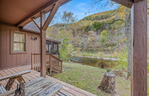 River Time Cabin - Riverfront, Hot Tub, Screen Porch, Fishing, Games, View, 3 King Beds - Photo 92