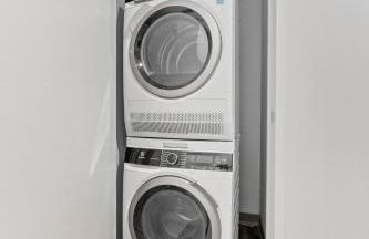 MDRN Escape with Natural Light Wi-Fi Gym Parking - Foto 17