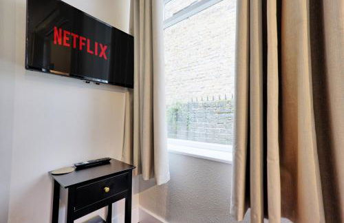 Large 5-Bedroom Home, Perfect for Long Stays & Team Accommodation - Foto 10