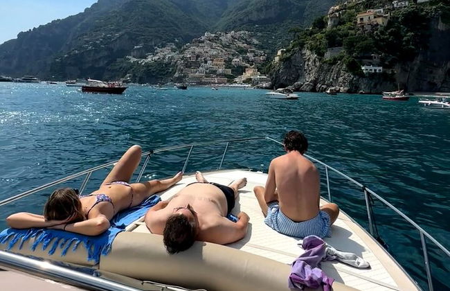 Crucero al atardecer por la costa de Capri y Sorrento en barco Todo incluido - Foto 11