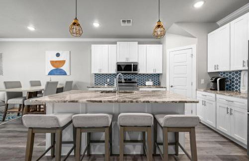 Beautiful New 3 Bedroom Townhouse w/ Private Pool - Foto 8