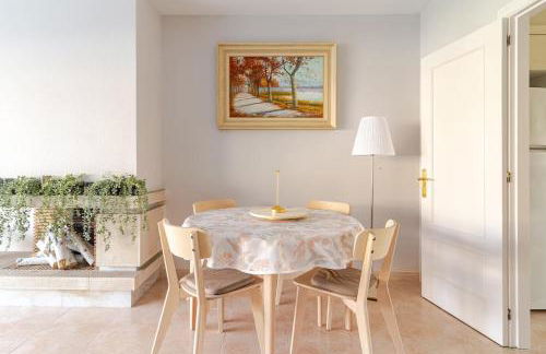 SeaBreezeHeaven - Sea View Apartment, Pool & Spacious Terrace with BBQ - 50m from Sant Pol Beach - Foto 2