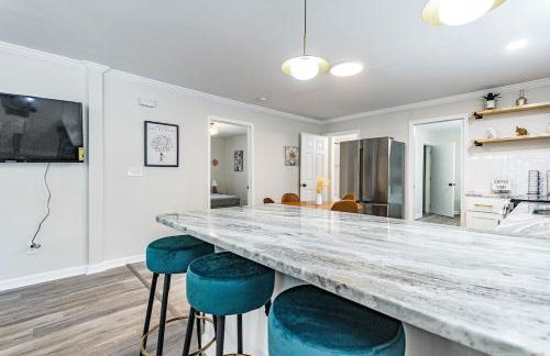 Renovated house close to Dtown Durham w king bed - Photo 10