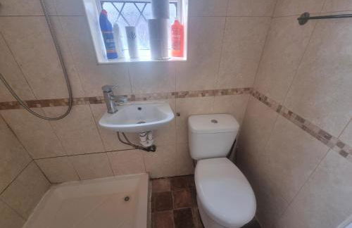 3 Bedroom House Ideal for Work Family Short or Long Term Stays Easy Access to Manchester Oldham Halifax Bury - Foto 43