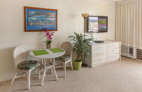Tropical Studios at Marine Surf Waikiki - FREE PARKING - BEST LOCATION - FULL KITCHEN - SWIMMING POOL - Foto 38