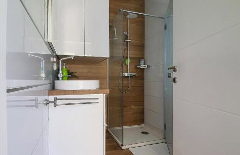 3 Bedroom Beautiful Apartment In Susanj - Photo 22