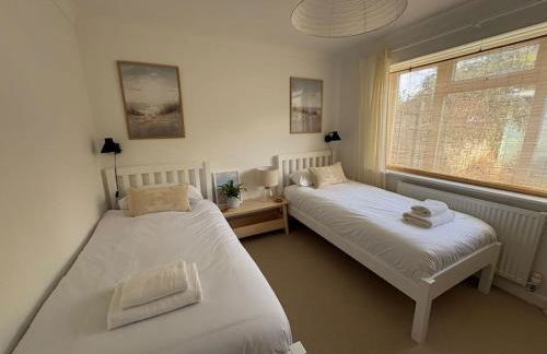 Harbourside garden flat with parking - Photo 17