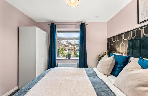 Elegant Retreat in Cheltenham - Garden & Parking Included - Foto 32