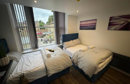 Luxury 6-Bed House - 6 En Suite- Jaquzzi Baths - Private Parking - Suitable for contractors - Foto 36