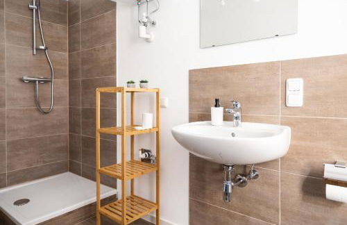 Apartments am Neuen Theater - Parkplatz nach Verfügbarkeit - Altstadt - Küche - Wifi - Powered by Ko-Living - Foto 41