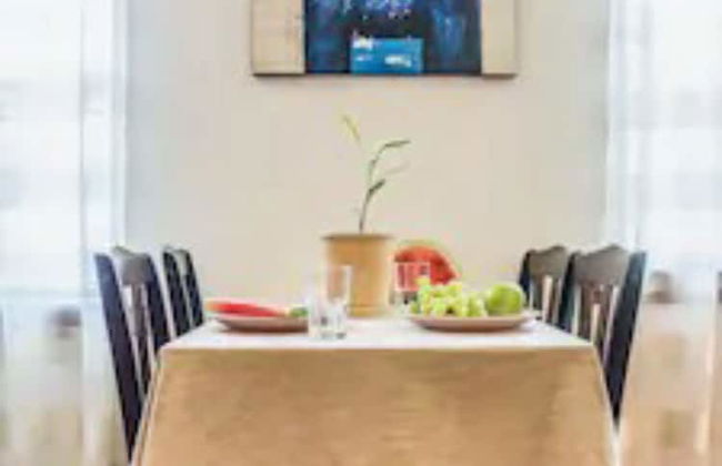 Evie's apartment - Photo 18