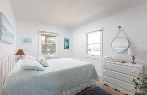 Oceanside Cottage -3BDR 2BA-Walk to Beach! - Foto 9