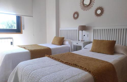 Un rincón con vistas a la Ría, playa y parking. - Foto 1