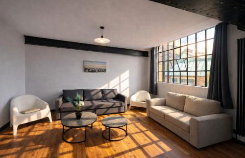 Central Apt With Balcony - Walk to Bars & Stations - Foto 10