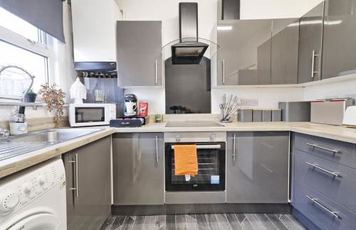 Beautiful Spacious four bedroom house with parking for 2 cars, 5 minute walk to southend station - Foto 13